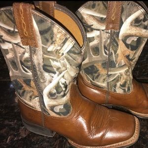 Boys Ariat boots(used) camo/tan